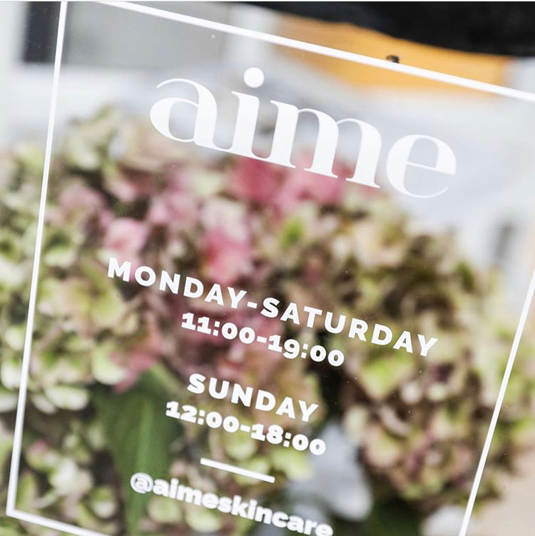 TOP-PIC-3-Pop-up—Aime-glass-window-sticker-1